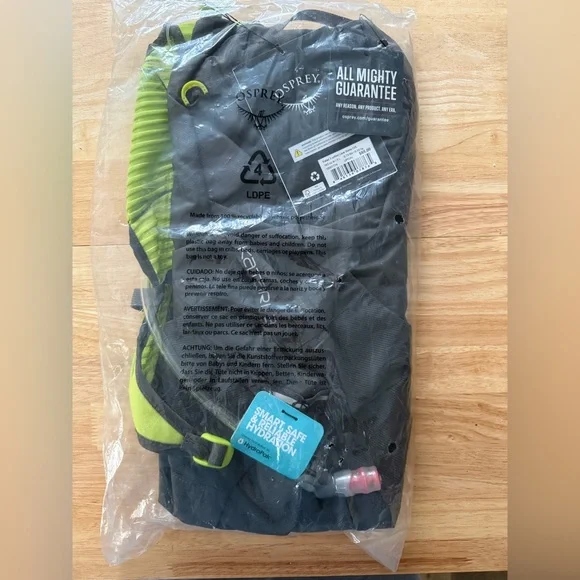 OSPREY Black and Green Hydration Pack - Picture 1 of 3